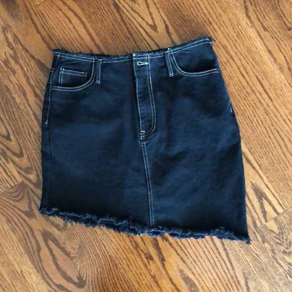 Black jean skirt - Picture 1 of 3